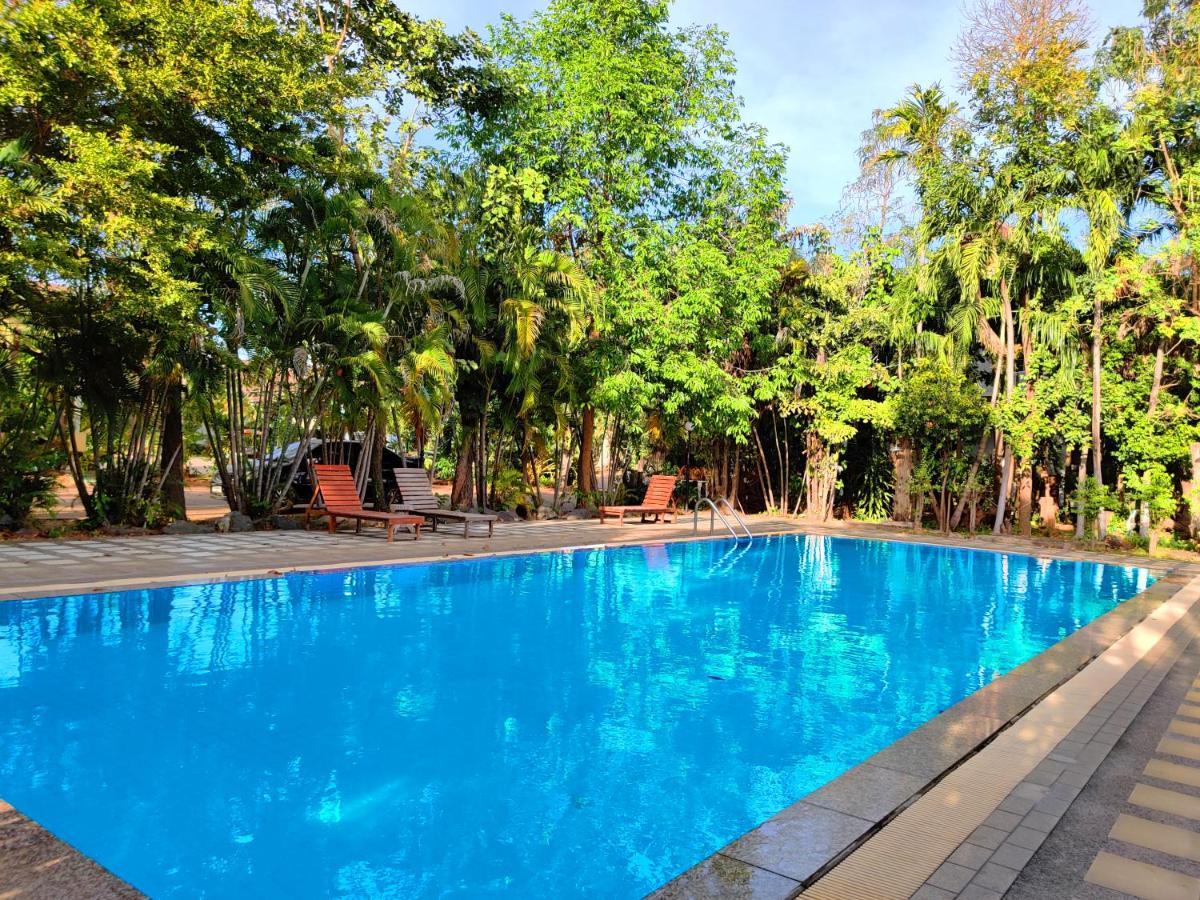 Thong Paeka Hotel Prasat 외부 사진