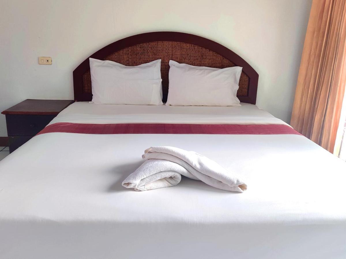 Thong Paeka Hotel Prasat 외부 사진