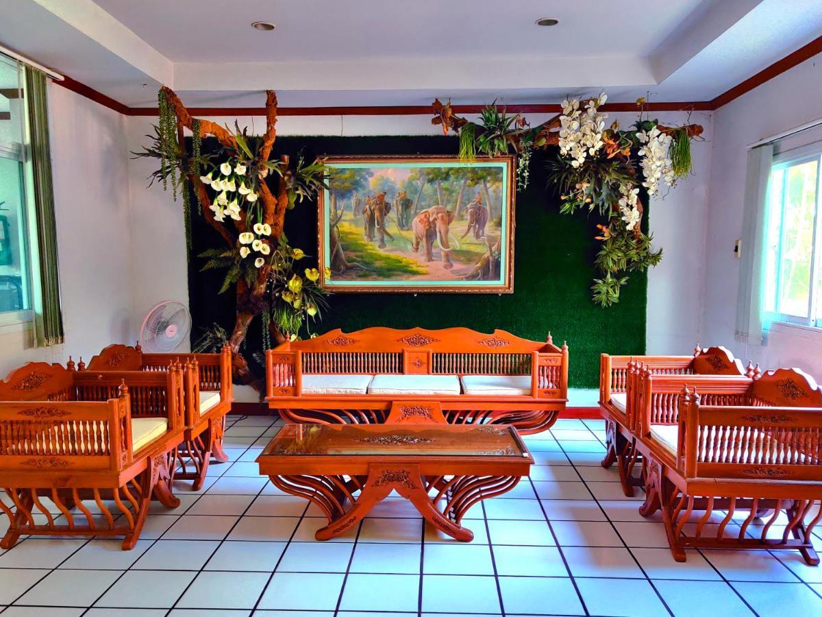 Thong Paeka Hotel Prasat 외부 사진