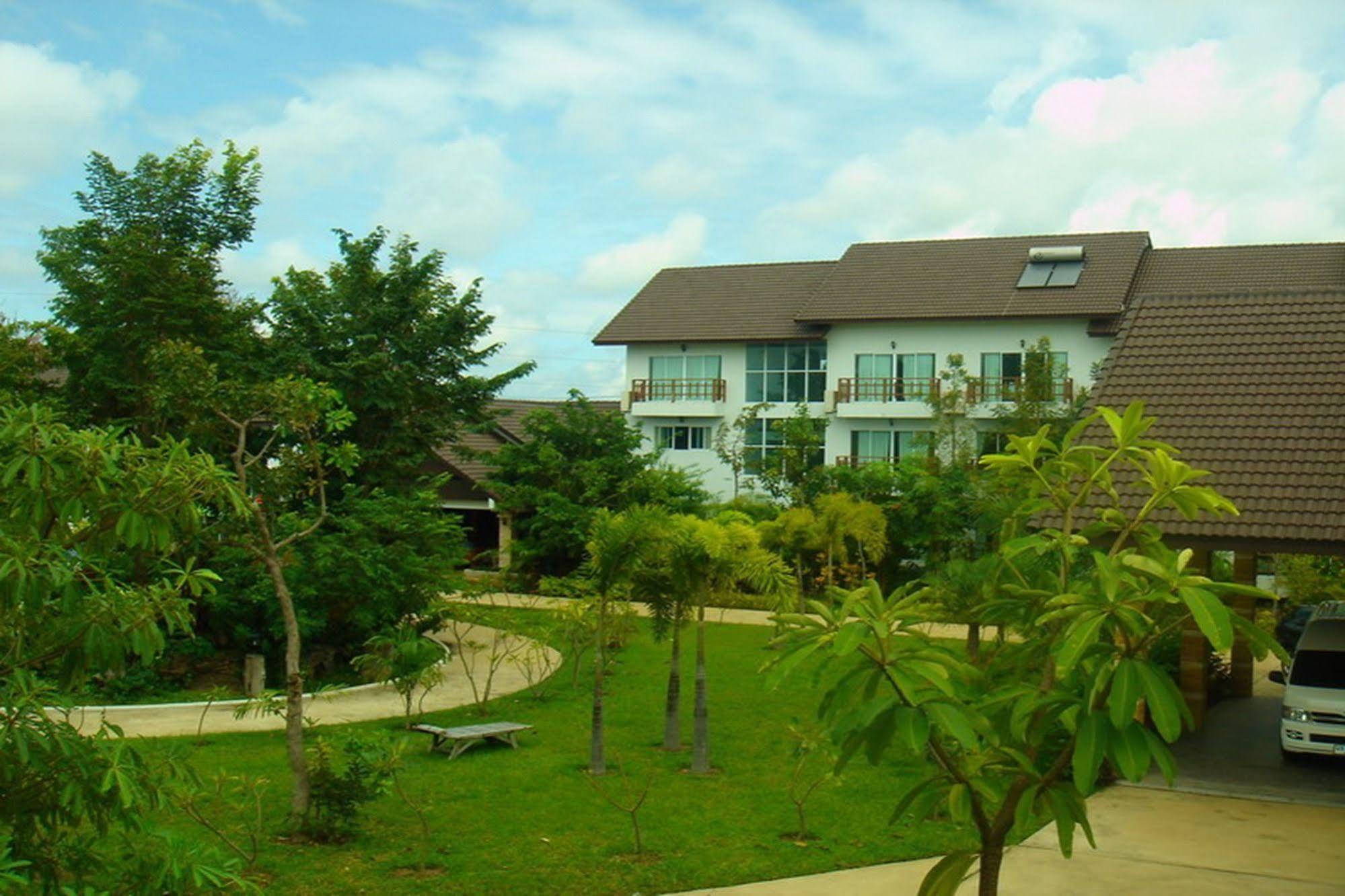 Thong Paeka Hotel Prasat 외부 사진